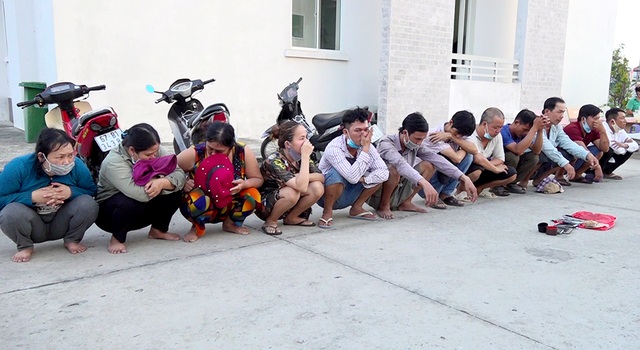 Bắt sới bạc thuê người canh nhiều lớp, thu giữ gần 100 triệu đồng - 1 Bắt sới bạc thuê người canh nhiều lớp, thu giữ gần 100 triệu đồng - 1