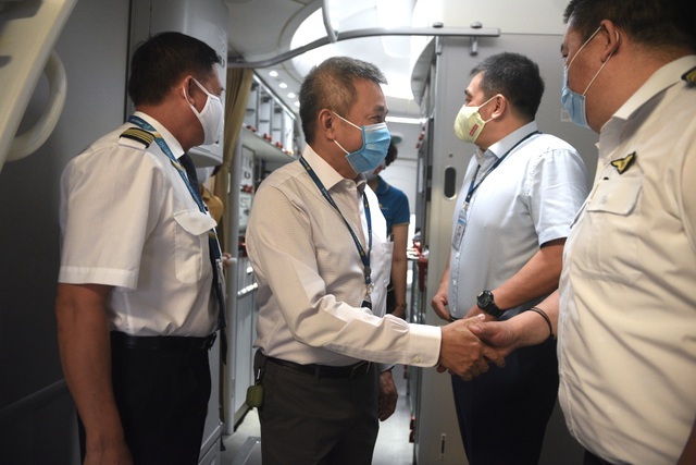 Hình ảnh chuyến bay thẳng đầu tiên Việt Nam - Mỹ đón 340 công dân về nước - 4 Hình ảnh chuyến bay thẳng đầu tiên Việt Nam - Mỹ đón 340 công dân về nước - 4