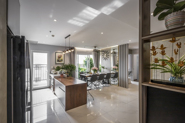 Căn hộ 100m2 ở Sài Gòn như rộng ra gấp đôi nhờ độc chiêu thiết kế không ngờ - 1 Căn hộ 100m2 ở Sài Gòn như rộng ra gấp đôi nhờ độc chiêu thiết kế không ngờ - 1