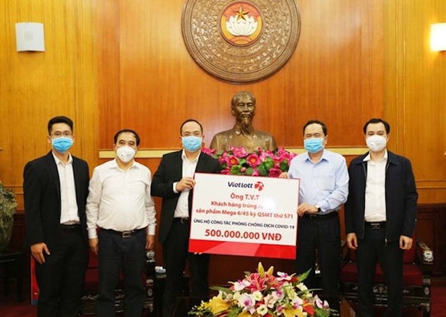Các tỷ phú Vietlott “hào phóng” như thế nào? - 3 Các tỷ phú Vietlott “hào phóng” như thế nào? - 3