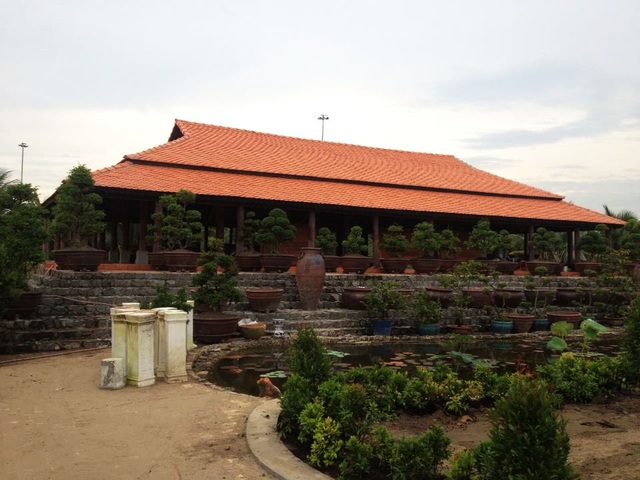 Chiêm ngưỡng ngôi nhà cổ tuyệt đẹp, rộng thẳng cánh cò bay ở Long An - 1 Chiêm ngưỡng ngôi nhà cổ tuyệt đẹp, rộng thẳng cánh cò bay ở Long An - 1