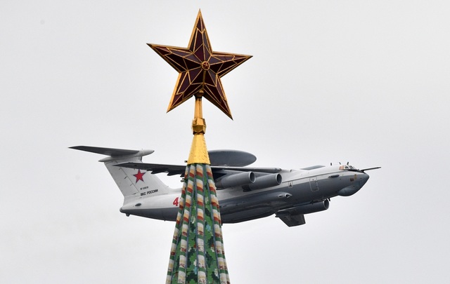 Dàn máy bay Nga phô diễn sức mạnh tại lễ duyệt binh Ngày Chiến thắng - 3