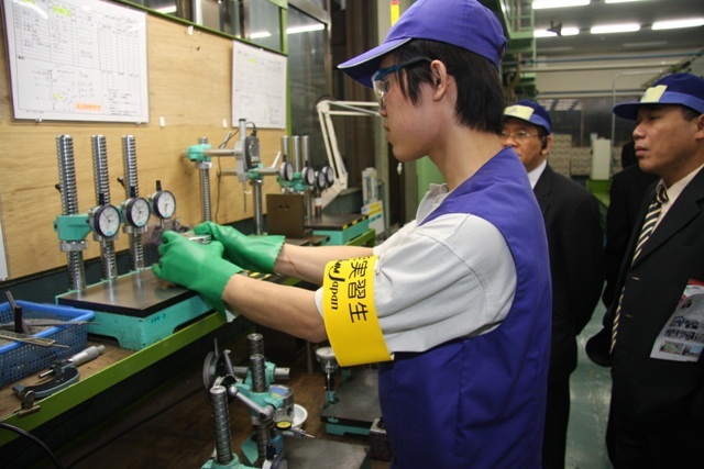 Nhật Bản: Hỗ trợ 1.800.000 đồng/ngày tới lao động tạm nghỉ việc do Covid-19 - 1