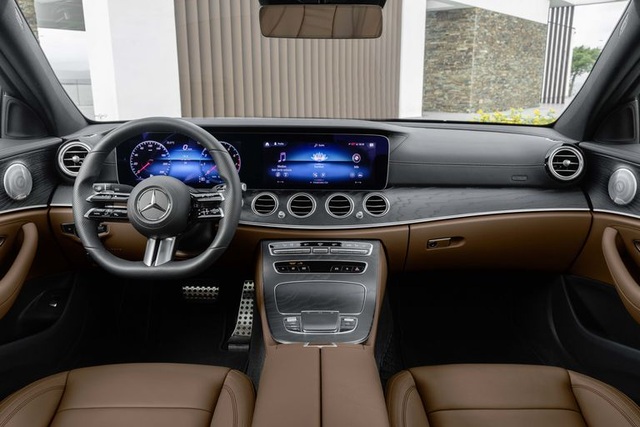 Mercedes-Benz E-Class 2021 sẽ được trang bị vô lăng cảm ứng - 1