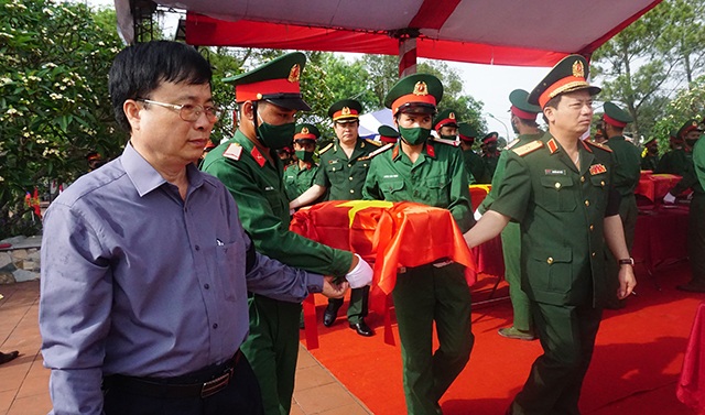 An táng hài cốt 57 liệt sỹ quân tình nguyện hy sinh tại nước bạn Lào - 4 An táng hài cốt 57 liệt sỹ quân tình nguyện hy sinh tại nước bạn Lào - 4