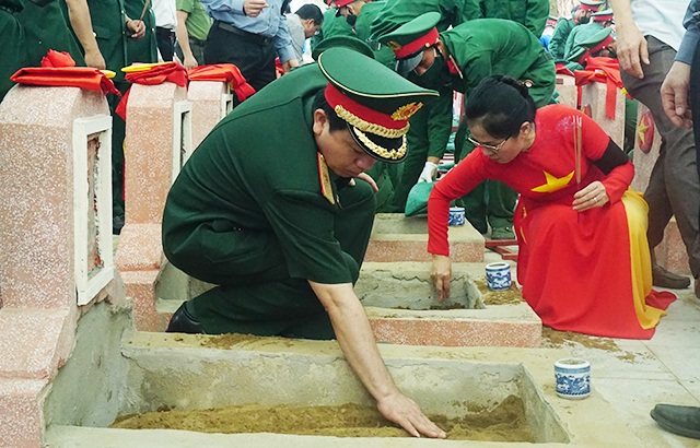 An táng hài cốt 57 liệt sỹ quân tình nguyện hy sinh tại nước bạn Lào - 5 An táng hài cốt 57 liệt sỹ quân tình nguyện hy sinh tại nước bạn Lào - 5