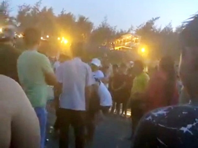 Hoc sinh tam bien Hoi An bi duoi nuoc Hoc sinh tam bien Hoi An bi duoi nuoc