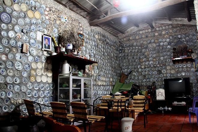 Chuyện lạ đất Việt: Gà biến đổi giới tính, bò mọc thêm 2 chân ở cổ - 2 Chuyện lạ đất Việt: Gà biến đổi giới tính, bò mọc thêm 2 chân ở cổ - 2