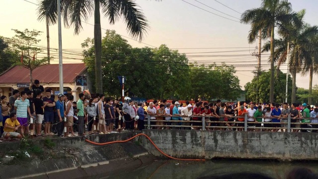 Hanoi: Being swept underwater by the bridge, 2 of my brothers drowned in pain