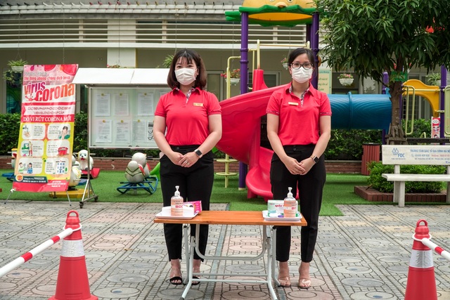 Ngày đầu đi học trở lại: Phụ huynh vui mừng, trẻ phấn khởi - 9 Ngày đầu đi học trở lại: Phụ huynh vui mừng, trẻ phấn khởi - 9