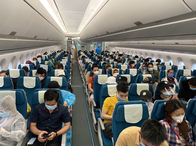 Hơn 270 người Việt “mắc kẹt” ở Malaysia được đưa về nước - 2 Hơn 270 người Việt “mắc kẹt” ở Malaysia được đưa về nước - 2