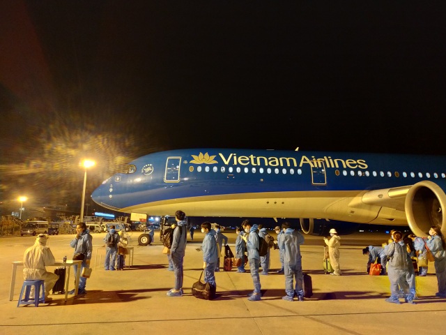 Hơn 270 người Việt “mắc kẹt” ở Malaysia được đưa về nước - 4 Hơn 270 người Việt “mắc kẹt” ở Malaysia được đưa về nước - 4
