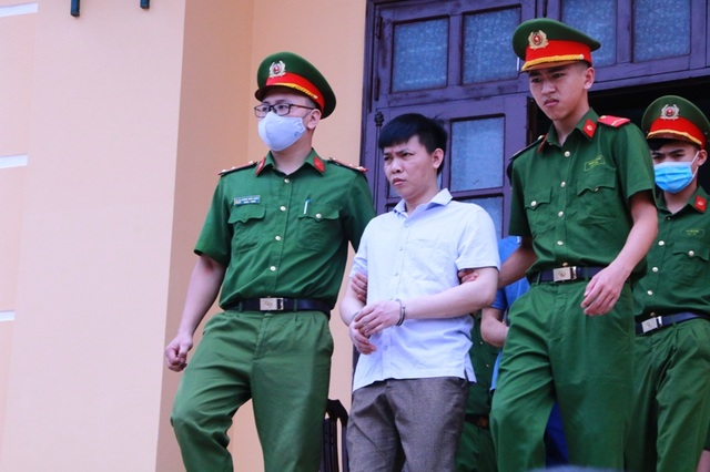 Cựu Thượng tá Công an Hòa Bình đưa 500 triệu đồng nhờ nâng điểm thi? - 1 Cựu Thượng tá Công an Hòa Bình đưa 500 triệu đồng nhờ nâng điểm thi? - 1