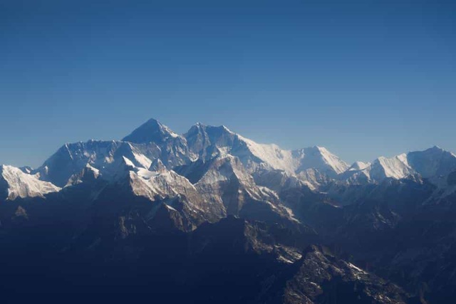 Truyền thông Trung Quốc gây phẫn nộ vì nhận toàn bộ đỉnh Everest về mình