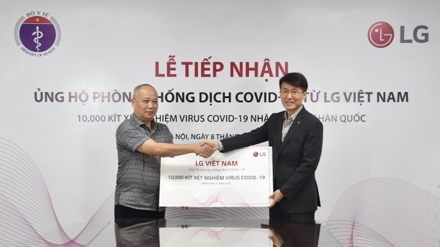 LG Việt Nam tài trợ Bộ Y tế 10.000 bộ kit xét nghiệm Covid-19 và các trang thiết bị y tế nhập khẩu từ Hàn Quốc - 1 LG Việt Nam tài trợ Bộ Y tế 10.000 bộ kit xét nghiệm Covid-19 và các trang thiết bị y tế nhập khẩu từ Hàn Quốc - 1