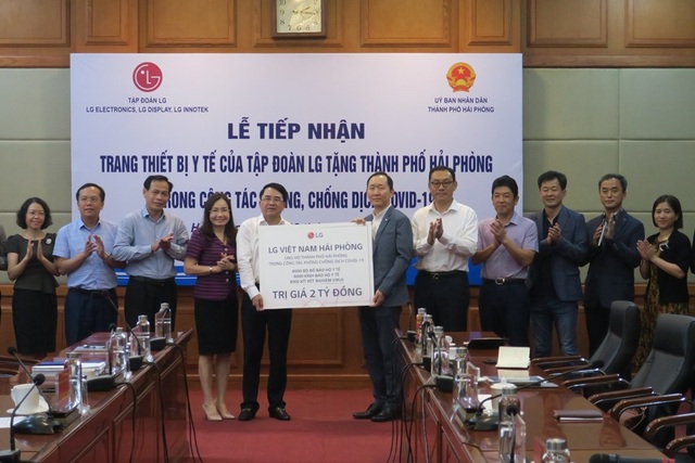 LG Việt Nam tài trợ Bộ Y tế 10.000 bộ kit xét nghiệm Covid-19 và các trang thiết bị y tế nhập khẩu từ Hàn Quốc - 3 LG Việt Nam tài trợ Bộ Y tế 10.000 bộ kit xét nghiệm Covid-19 và các trang thiết bị y tế nhập khẩu từ Hàn Quốc - 3