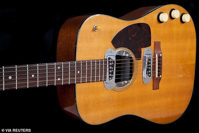 Cây guitar của huyền thoại âm nhạc Kurt Cobain có giá 1 triệu USD - Ảnh minh hoạ 4