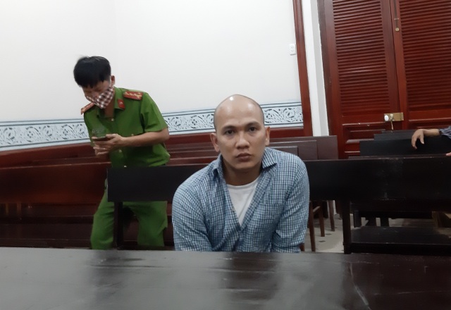 Đâm chết bạn vì chiếc điện thoại 350.000 đồng - 1 Đâm chết bạn vì chiếc điện thoại 350.000 đồng - 1