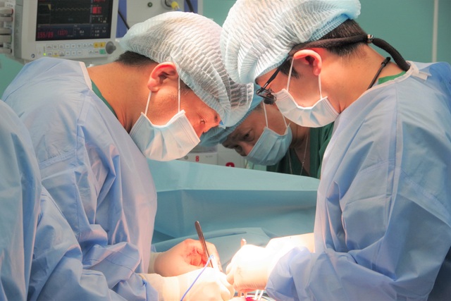 Khám tầm soát ung thư, chấn thương chỉnh hình miễn phí - 1 Khám tầm soát ung thư, chấn thương chỉnh hình miễn phí - 1