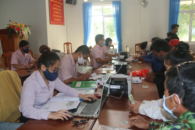 Hơn 1.000 hộ nghèo, hộ chính sách được điều chỉnh kỳ hạn trả nợ vốn vay - 1 Hơn 1.000 hộ nghèo, hộ chính sách được điều chỉnh kỳ hạn trả nợ vốn vay - 1