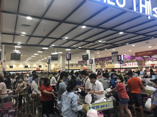 Những cống hiến thầm lặng để phục vụ người dân trong dịch Covid-19 - 1 Những cống hiến thầm lặng để phục vụ người dân trong dịch Covid-19 - 1