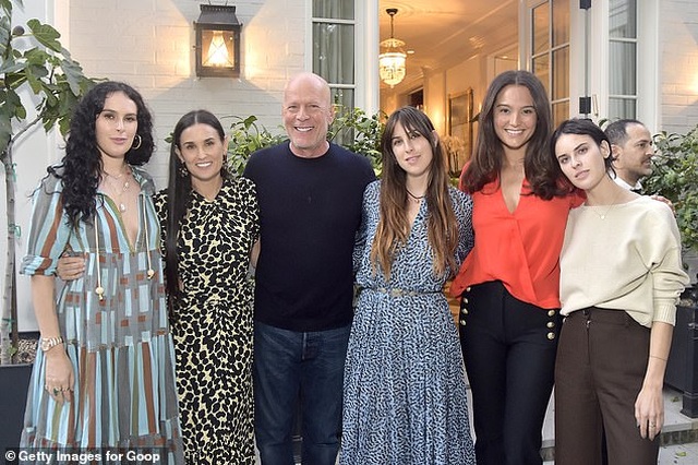 Bruce Willis mừng ngày của mẹ cùng vợ mới, vợ cũ - 2 Bruce Willis mừng ngày của mẹ cùng vợ mới, vợ cũ - 2