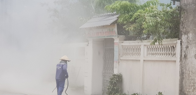 Hàng trăm hộ dân nghẹt thở trong lớp bụi dày đặc khổng lồ - 12 Hàng trăm hộ dân nghẹt thở trong lớp bụi dày đặc khổng lồ - 12