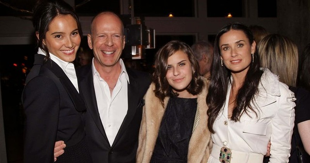 Bruce Willis mừng ngày của mẹ cùng vợ mới, vợ cũ - 3 Bruce Willis mừng ngày của mẹ cùng vợ mới, vợ cũ - 3