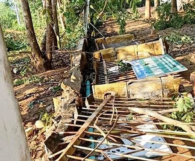 Hơn 100 nhà dân, trường học... bị tốc mái vì mưa giông - 5 Hơn 100 nhà dân, trường học... bị tốc mái vì mưa giông - 5