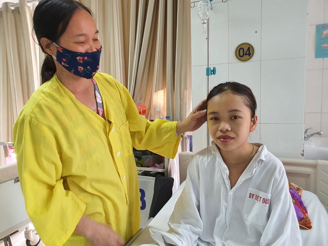 Cô gái 19 tuổi cầu xin thêm 1 lần được sống nghẹn ngào ngày xuất viện - 1 Cô gái 19 tuổi cầu xin thêm 1 lần được sống nghẹn ngào ngày xuất viện - 1