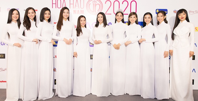 Hoa hậu Đỗ Mỹ Linh, Trần Tiểu Vy, Lương Thuỳ Linh đọ dáng với áo dài trắng - 1 Hoa hậu Đỗ Mỹ Linh, Trần Tiểu Vy, Lương Thuỳ Linh đọ dáng với áo dài trắng - 1