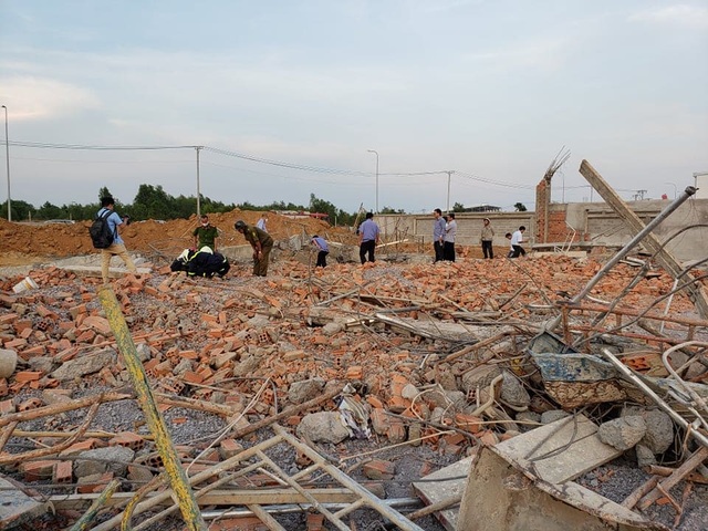 Sập tường công trình đang xây dựng, 10 người tử vong - 3 Sập tường công trình đang xây dựng, 10 người tử vong - 3