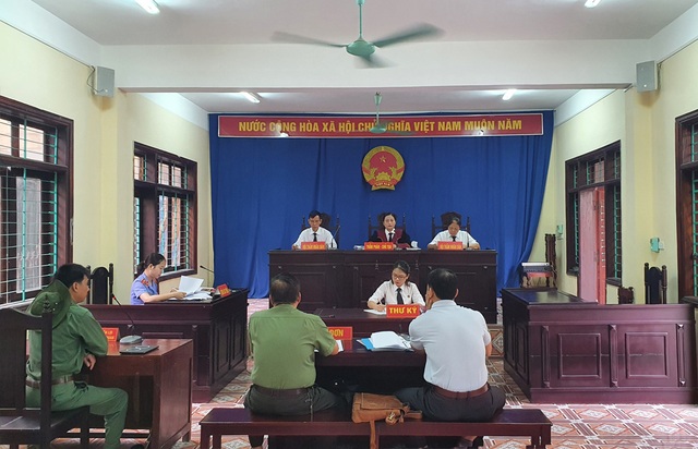 Công an TP Hà Giang hầu tòa vụ thu giữ 1,5 tấn kỷ vật chiến tranh - 1 Công an TP Hà Giang hầu tòa vụ thu giữ 1,5 tấn kỷ vật chiến tranh - 1