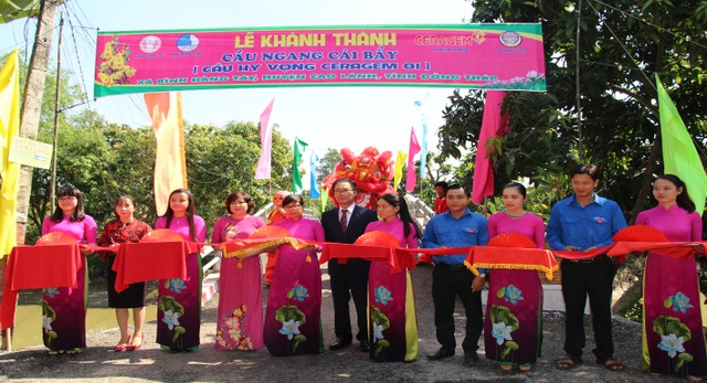 Công ty Ceragem khánh thành cây cầu mang tên Hy Vọng tại Đồng Tháp - 2 Công ty Ceragem khánh thành cây cầu mang tên Hy Vọng tại Đồng Tháp - 2