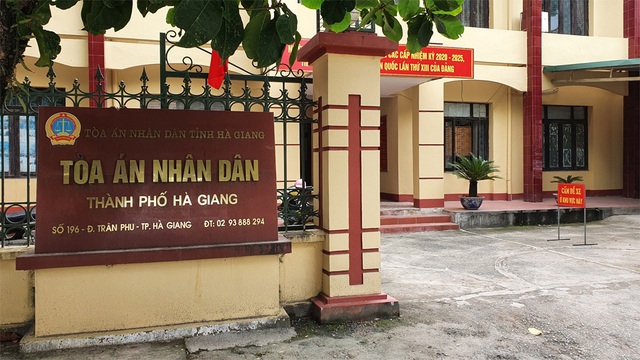 Công an TP Hà Giang hầu tòa vụ thu giữ 1,5 tấn kỷ vật chiến tranh - 2