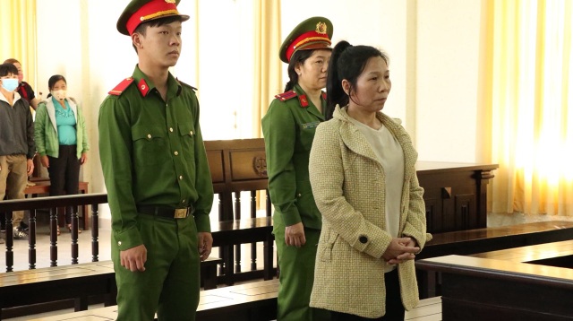 Người phụ nữ sát hại 3 bà cháu lãnh án chung thân - 4 Người phụ nữ sát hại 3 bà cháu lãnh án chung thân - 4