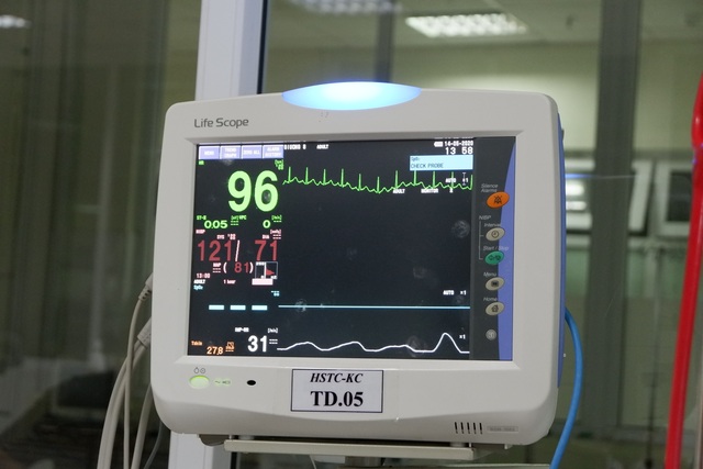 Cuộc chiến giành lại sự sống cho bệnh nhân Covid-19 đã 3 lần ngừng tim - 10 Cuộc chiến giành lại sự sống cho bệnh nhân Covid-19 đã 3 lần ngừng tim - 10