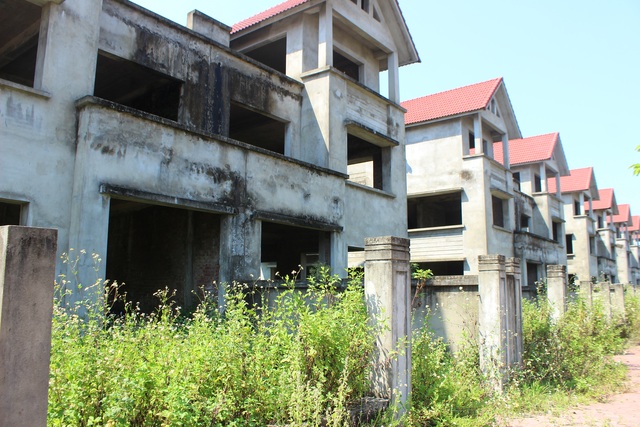 Hà Tĩnh: Hàng chục căn biệt thự hạng sang bỏ hoang giữa lòng thành phố - 10 Hà Tĩnh: Hàng chục căn biệt thự hạng sang bỏ hoang giữa lòng thành phố - 10