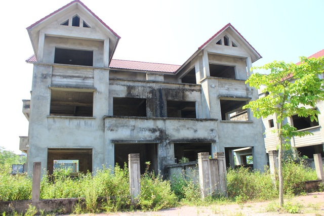 Hà Tĩnh: Hàng chục căn biệt thự hạng sang bỏ hoang giữa lòng thành phố - 5 Hà Tĩnh: Hàng chục căn biệt thự hạng sang bỏ hoang giữa lòng thành phố - 5