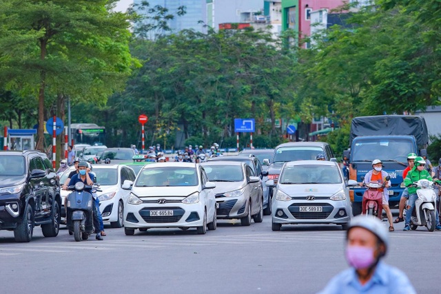 Cận cảnh 5 tuyến đường được mệnh danh “đắt nhất hành tinh” ở Hà Nội - 7 Cận cảnh 5 tuyến đường được mệnh danh “đắt nhất hành tinh” ở Hà Nội - 7