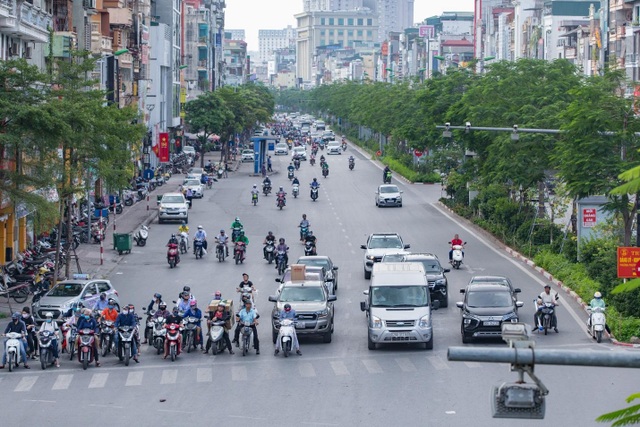 Cận cảnh 5 tuyến đường được mệnh danh “đắt nhất hành tinh” ở Hà Nội - 9 Cận cảnh 5 tuyến đường được mệnh danh “đắt nhất hành tinh” ở Hà Nội - 9