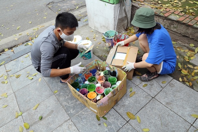 Hà Nội: Độc đáo những bốt điện “mặc áo mới” - 2 Hà Nội: Độc đáo những bốt điện “mặc áo mới” - 2