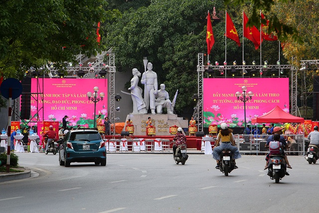 Thủ đô rực rỡ cờ hoa kỷ niệm 130 năm ngày sinh nhật Bác - 13 Thủ đô rực rỡ cờ hoa kỷ niệm 130 năm ngày sinh nhật Bác - 13