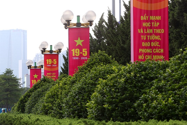 Thủ đô rực rỡ cờ hoa kỷ niệm 130 năm ngày sinh nhật Bác - 2 Thủ đô rực rỡ cờ hoa kỷ niệm 130 năm ngày sinh nhật Bác - 2