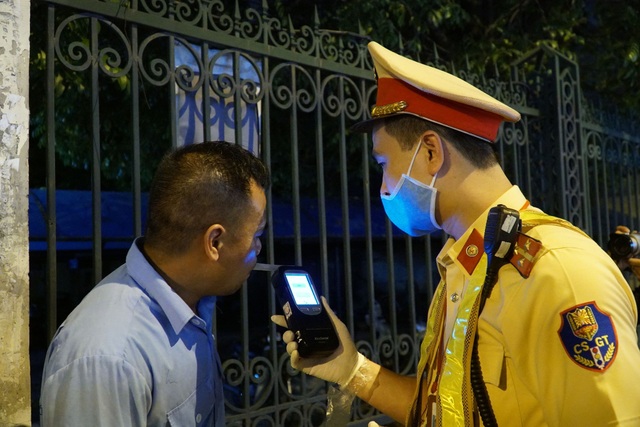 Phạt trên 22 tỷ đồng trong 3 ngày tổng kiểm soát phương tiện - 1 Phạt trên 22 tỷ đồng trong 3 ngày tổng kiểm soát phương tiện - 1