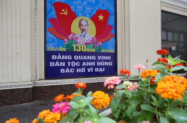 Thủ đô rực rỡ cờ hoa kỷ niệm 130 năm ngày sinh nhật Bác - 3 Thủ đô rực rỡ cờ hoa kỷ niệm 130 năm ngày sinh nhật Bác - 3