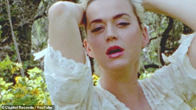 Katy Perry khỏa thân khoe bụng bầu trong MV mới - Ảnh minh hoạ 3