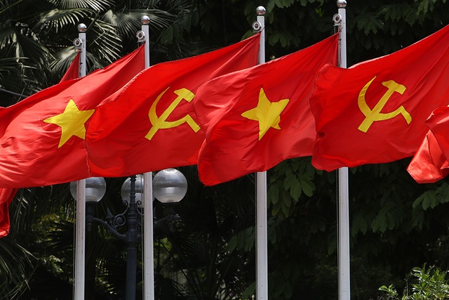 Thủ đô rực rỡ cờ hoa kỷ niệm 130 năm ngày sinh nhật Bác - 5 Thủ đô rực rỡ cờ hoa kỷ niệm 130 năm ngày sinh nhật Bác - 5