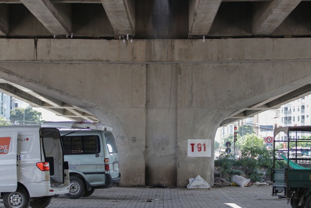 Cận cảnh những gối cầu bị xô lệch được niêm phong trên đường vành đai 3 - 2 Cận cảnh những gối cầu bị xô lệch được niêm phong trên đường vành đai 3 - 2