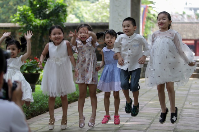 Hà Nội: Thắng cảnh, di tích thưa vắng khách trong ngày mở cửa trở lại - 7 Hà Nội: Thắng cảnh, di tích thưa vắng khách trong ngày mở cửa trở lại - 7
